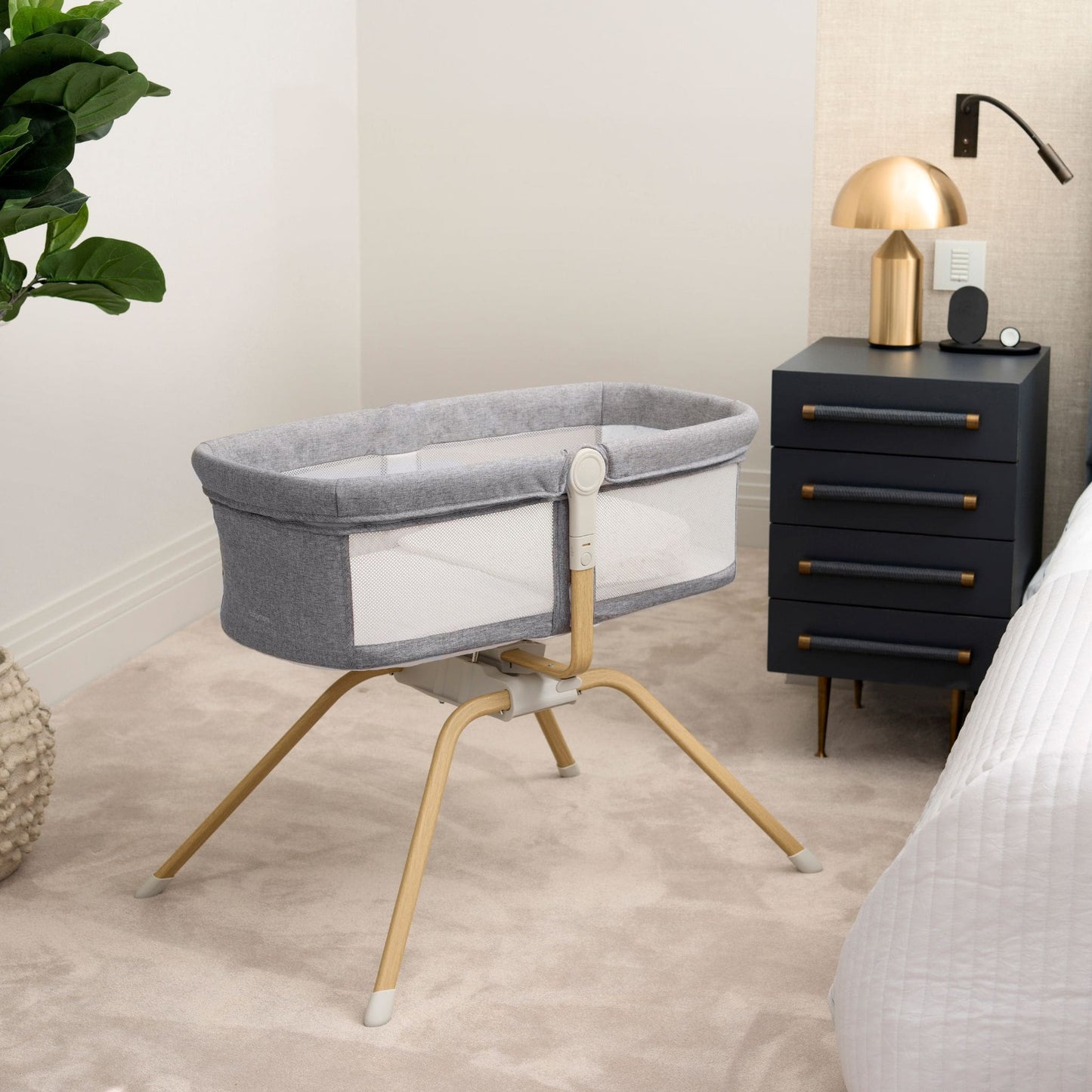 Babymore-Air-Motion-Crib-slate-grey-in-bedroom-side