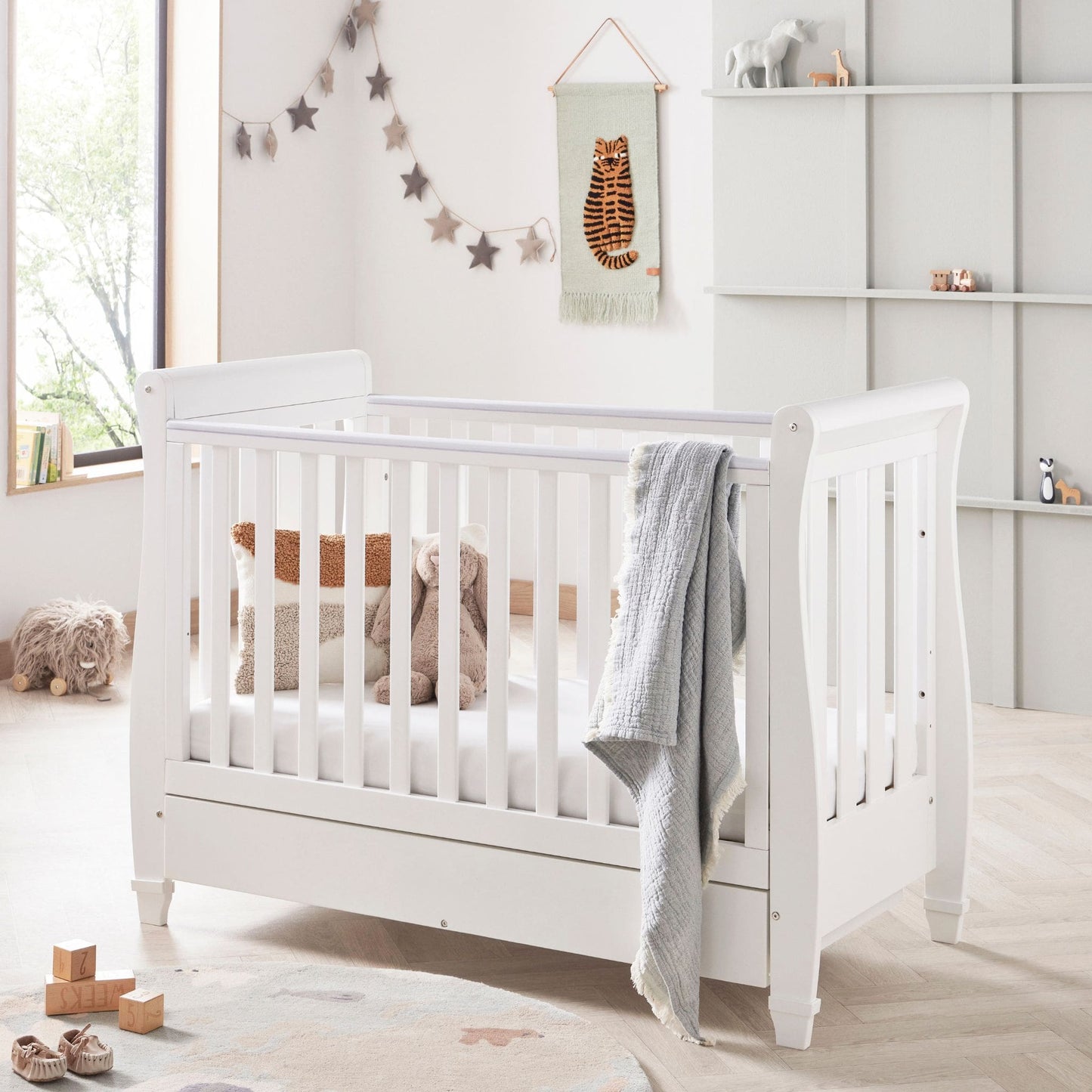 Babymore-Eva-2-Piece-Nursery-Furniture-set-cotbed-white4