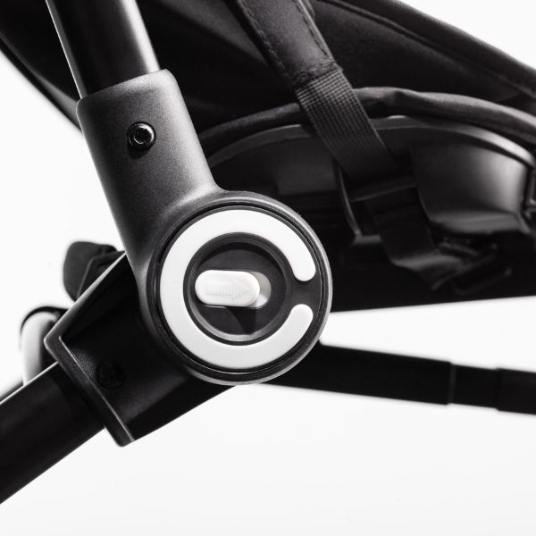 smarTrike-Stroller-side-close-up-onyx-black6