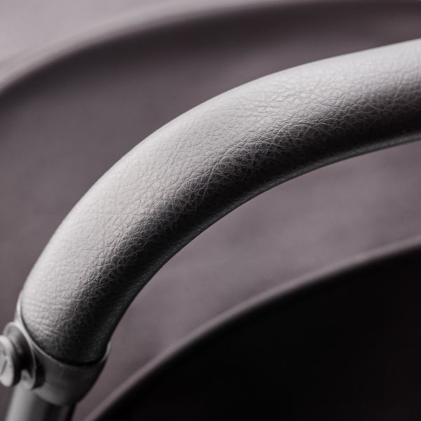 smarTrike-Stroller-handle-close-up-onyx-black7