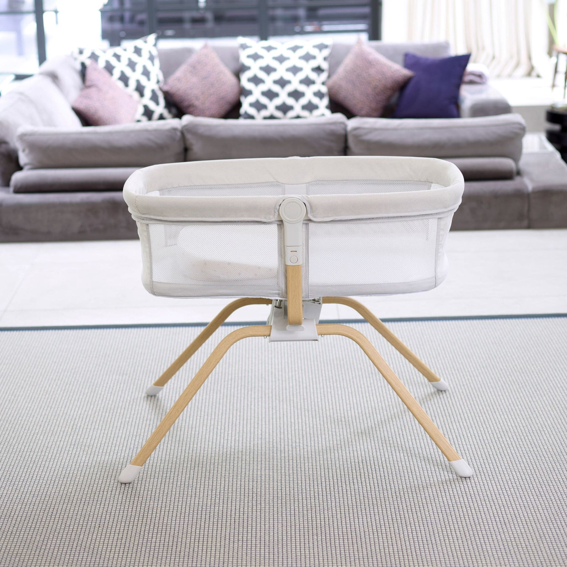 Babymore-Air-Motion-Crib-pale-grey-in-lounge-side