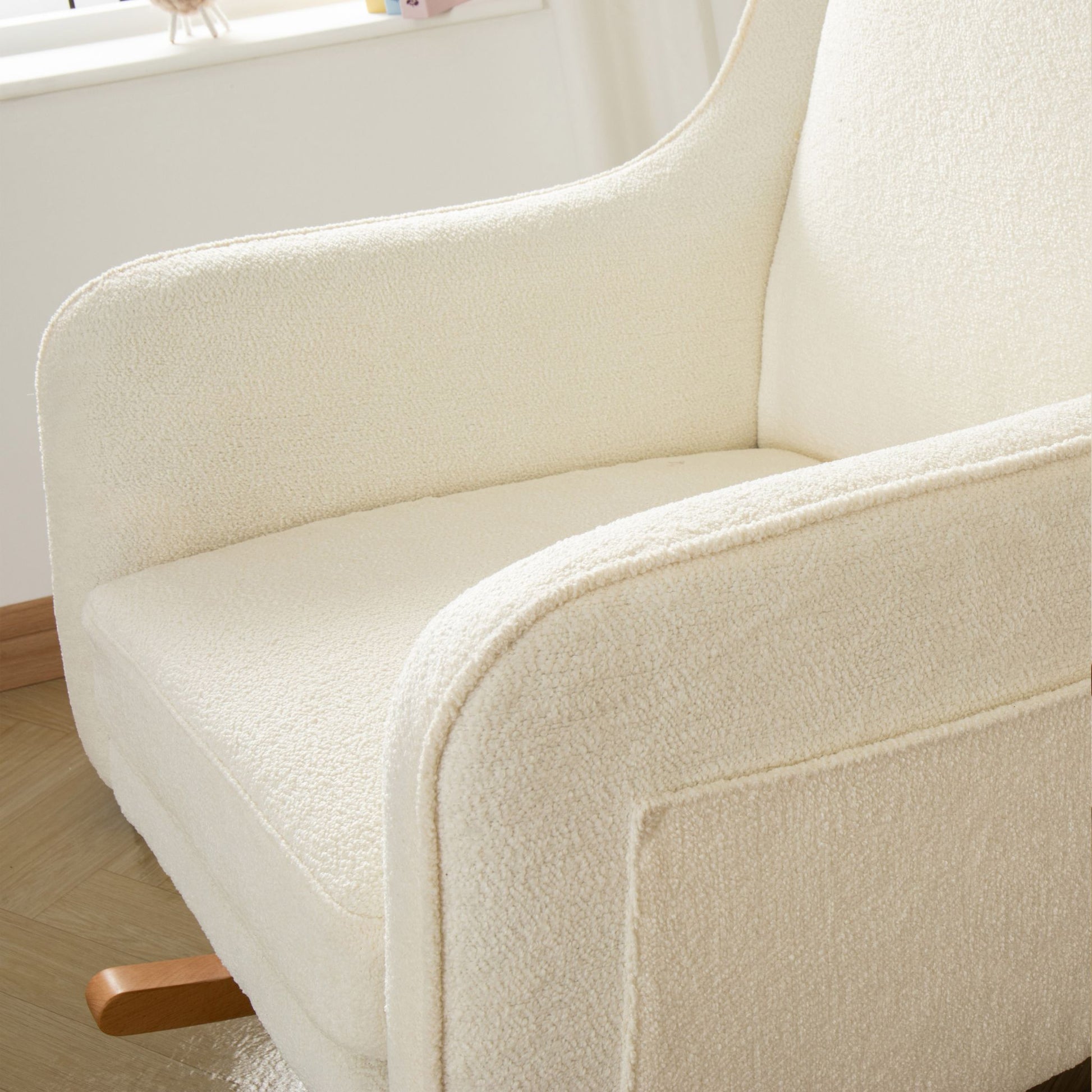 Ida-Nursing-Chair-boucle-close-up-arms-seat-and-pocket-white-side
