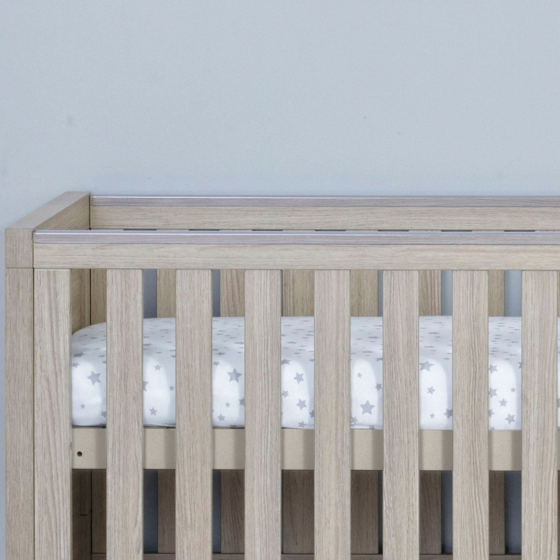 Babymore-Luno-Cot-Bed-oak-rail-close-up-as-cot-front