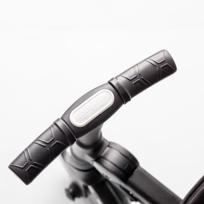 smarTrike-Stroller-trike-handlebar-close-up-onyx-black8