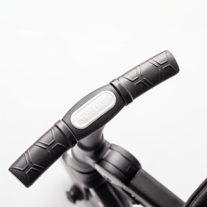 smarTrike-Stroller-close-up-handlebar-for-child-onyx-black
