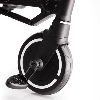 smarTrike-Stroller-close-up-front-wheel-and-pedal-onyx-black7